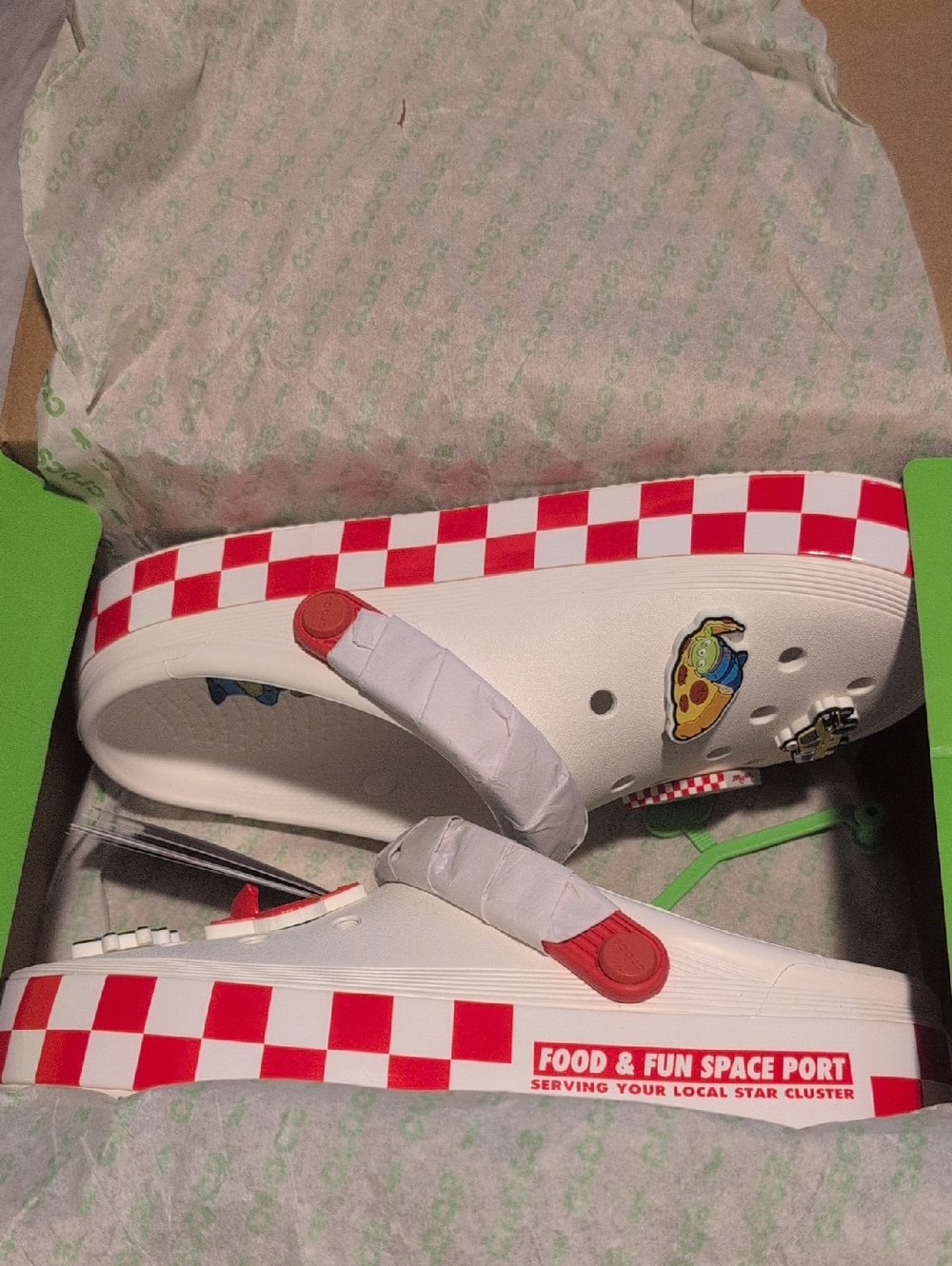 CROCS X Toy Story Pizza Planet M7/W9